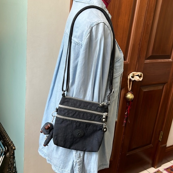 Kipling  mini bag  super light  2 front zip pockets   Monkey key ring   Like New - Picture 3 of 10